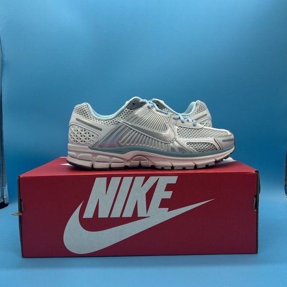 Nike Air zoom vomero 5 size 8 main image 5